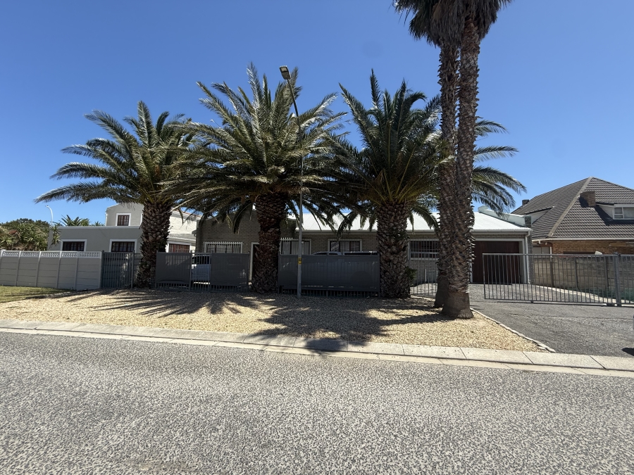 To Let 3 Bedroom Property for Rent in Dobson Western Cape
